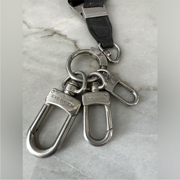 Louis Vuitton Taiga Collier Pochette Cles Neck Strap - Picture 2 of 9